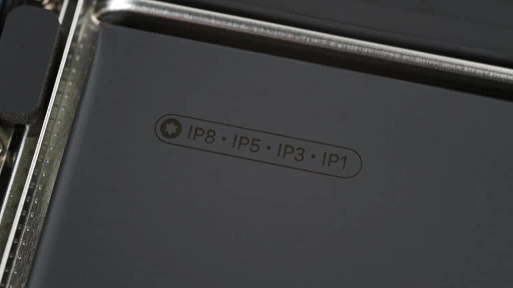 Teardown baterai MacBook Neo iFixit